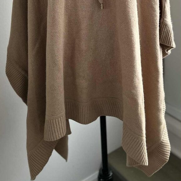 Michael Kors Camel Soft Merino-Cashmere Oversized Hooded Knit Cape – US L/XL - Picture 9 of 13